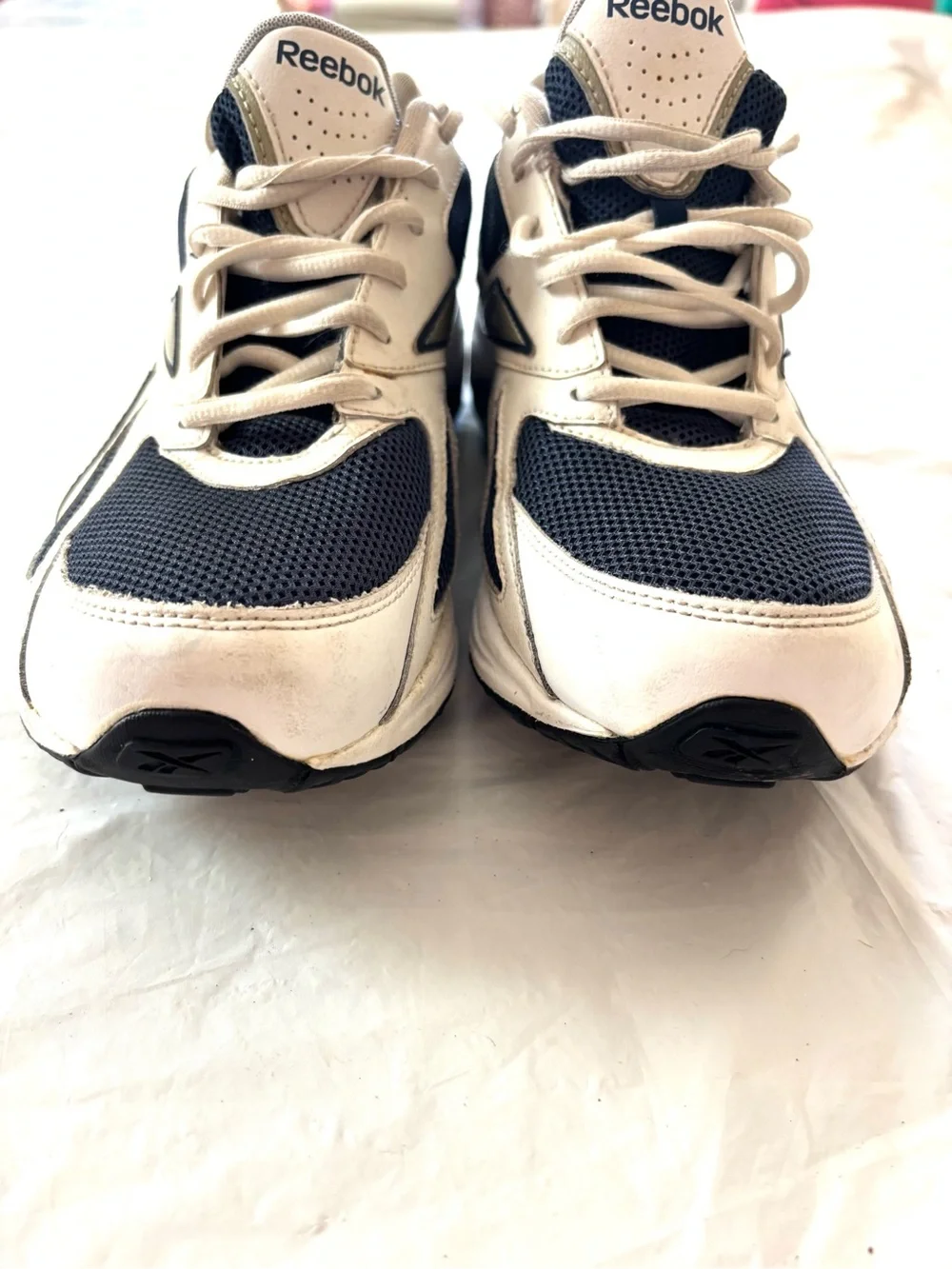 Reebok Navy & White DMX Versasport 4 2010 Sneakers SZ 9.5 Gently Worn